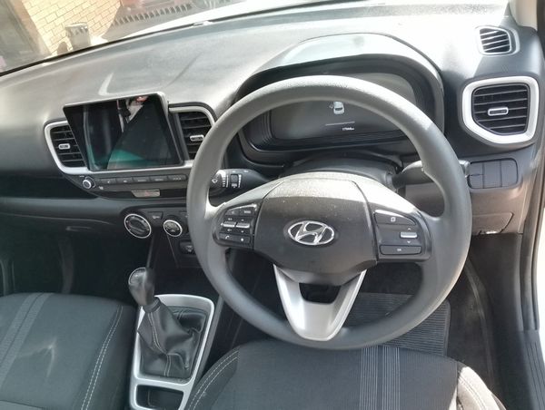 2024-Hyundai-Venue-10-TGDI-Fluid image:3