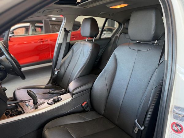2015-BMW-1-Series-125i-5-dr-Auto image:11