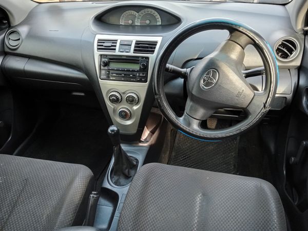 2009-Toyota-Yaris-T3-Sedan image:3