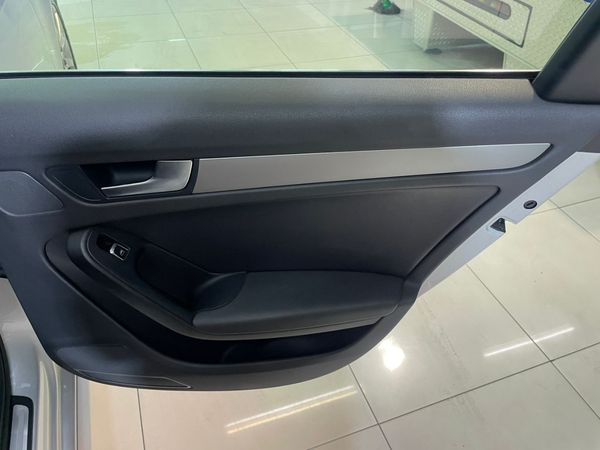 2013-Audi-A4-20T-SE-Auto image:24