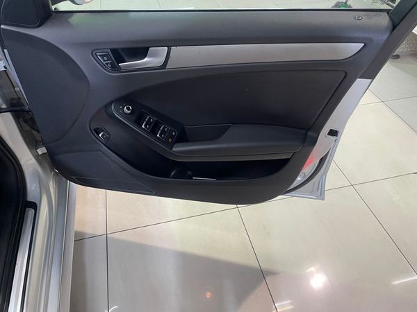 2013-Audi-A4-20T-SE-Auto image:29