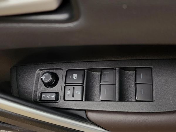 2026-Toyota-Corolla-Cross-18-XS-Hybrid image:14