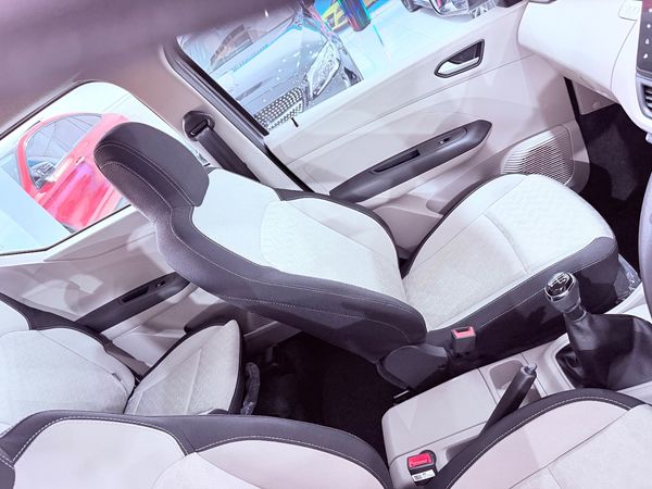 2026-Renault-Triber-10-Dynamique image:11