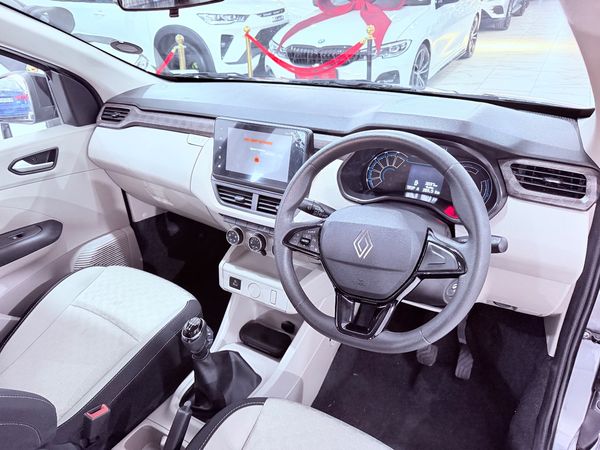 2026-Renault-Triber-10-Dynamique image:8