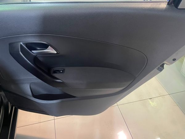 2016-Volkswagen-Polo-GP-16-Comfortline-Auto image:28