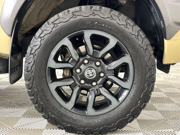 2022-Toyota-Hilux-28-GD-6-Raised-Body-Legend-Extended-Cab image:3