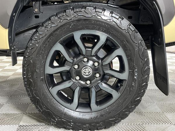 2022-Toyota-Hilux-28-GD-6-Raised-Body-Legend-Extended-Cab image:4
