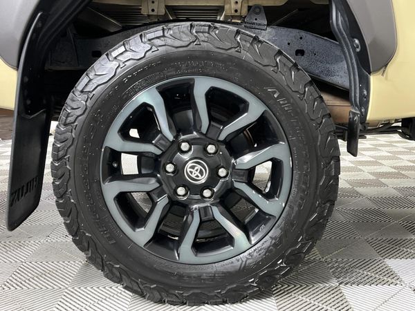 2022-Toyota-Hilux-28-GD-6-Raised-Body-Legend-Extended-Cab image:5