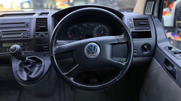 2005-Volkswagen-Caravelle-T5-25-TDI-4Motion-128kW image:10