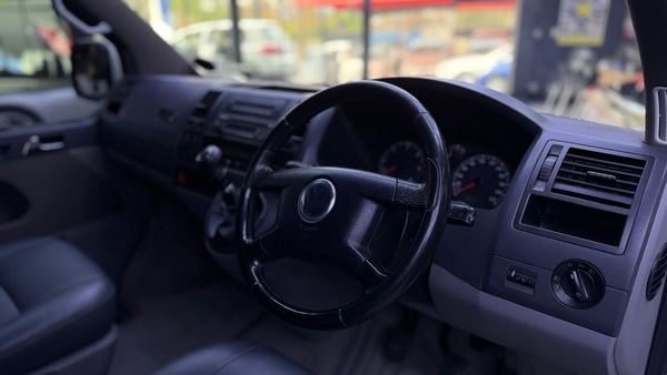 2005-Volkswagen-Caravelle-T5-25-TDI-4Motion-128kW image:11
