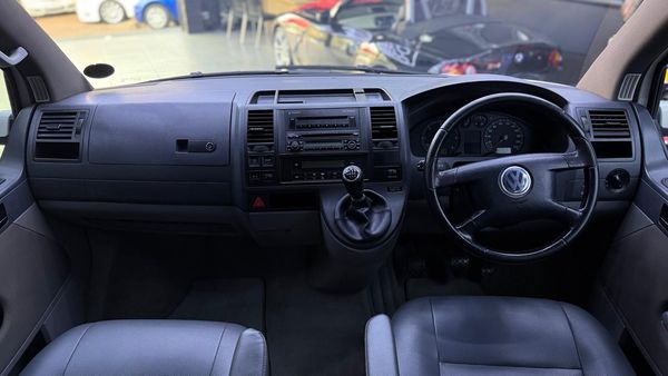 2005-Volkswagen-Caravelle-T5-25-TDI-4Motion-128kW image:14