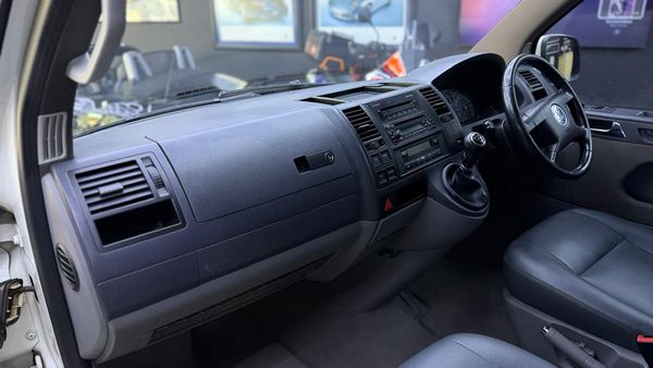 2005-Volkswagen-Caravelle-T5-25-TDI-4Motion-128kW image:15