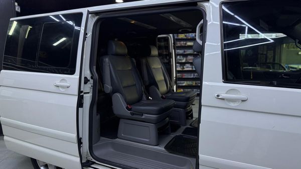 2005-Volkswagen-Caravelle-T5-25-TDI-4Motion-128kW image:18