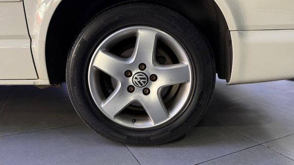 2005-Volkswagen-Caravelle-T5-25-TDI-4Motion-128kW image:19