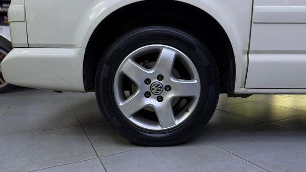 2005-Volkswagen-Caravelle-T5-25-TDI-4Motion-128kW image:20