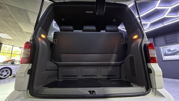 2005-Volkswagen-Caravelle-T5-25-TDI-4Motion-128kW image:6