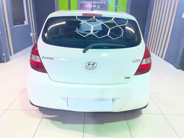 2012-Hyundai-i20-14 image:9