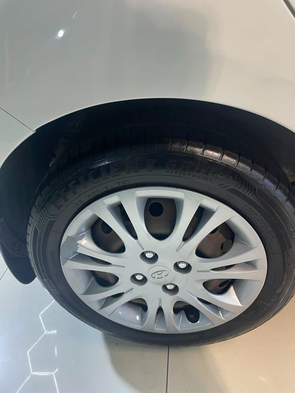 2012-Hyundai-i20-14 image:11