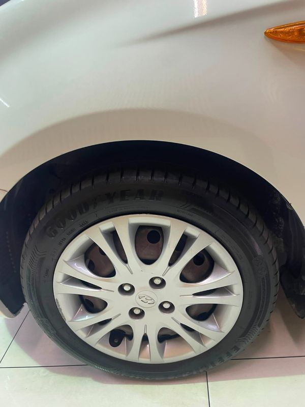 2012-Hyundai-i20-14 image:12