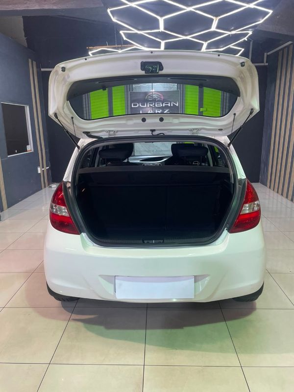 2012-Hyundai-i20-14 image:14