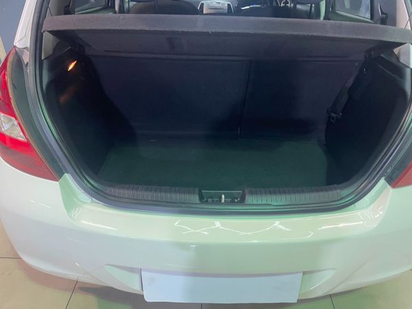 2012-Hyundai-i20-14 image:15