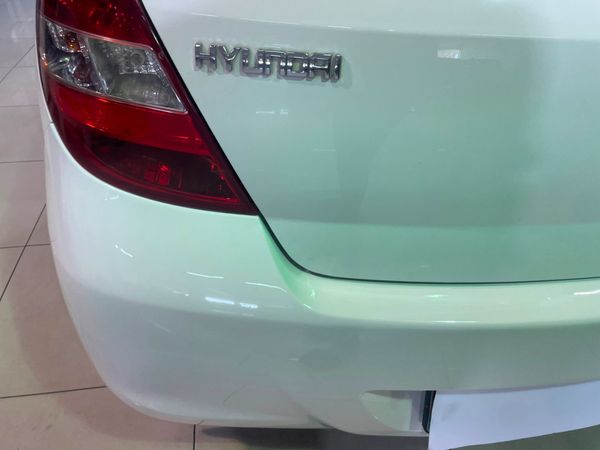 2012-Hyundai-i20-14 image:17