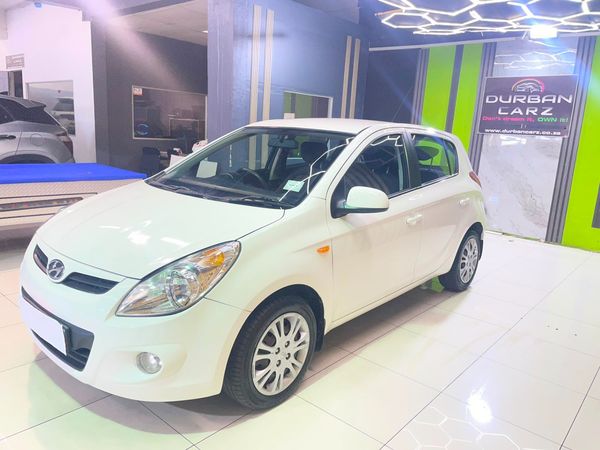 2012-Hyundai-i20-14 image:1
