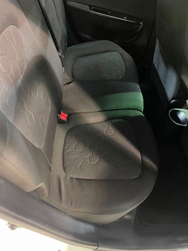 2012-Hyundai-i20-14 image:28