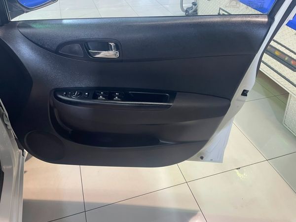 2012-Hyundai-i20-14 image:29