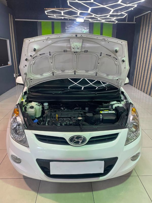 2012-Hyundai-i20-14 image:32