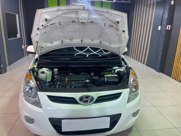 2012-Hyundai-i20-14 image:34