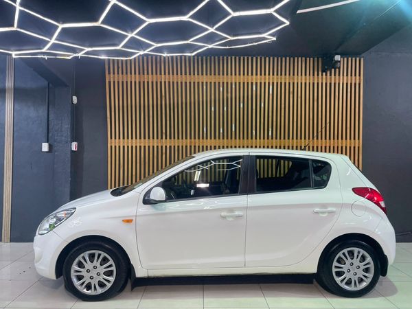 2012-Hyundai-i20-14 image:4