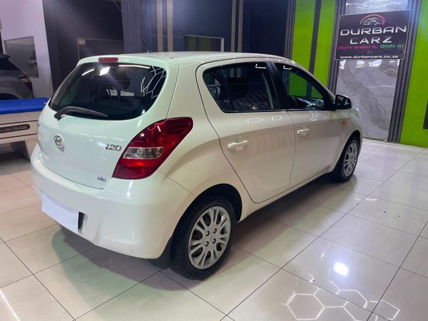 2012-Hyundai-i20-14 image:7