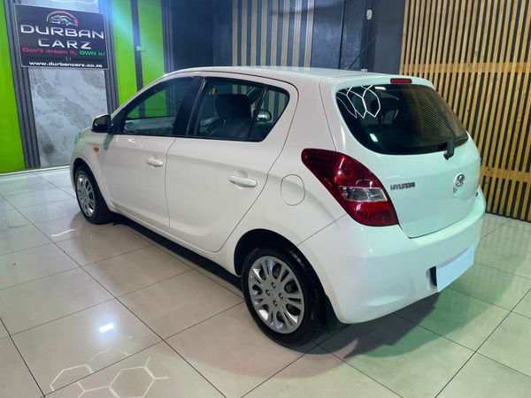 2012-Hyundai-i20-14 image:8