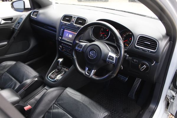 2012-Volkswagen-Golf-VI-GTI-20-TSI-Auto image:11