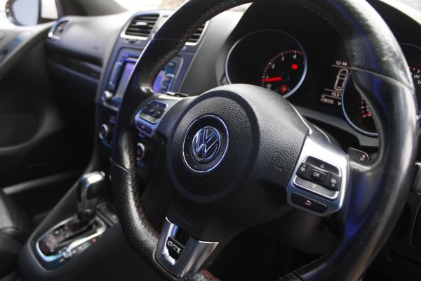 2012-Volkswagen-Golf-VI-GTI-20-TSI-Auto image:12