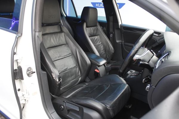 2012-Volkswagen-Golf-VI-GTI-20-TSI-Auto image:14