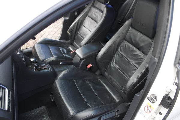 2012-Volkswagen-Golf-VI-GTI-20-TSI-Auto image:15