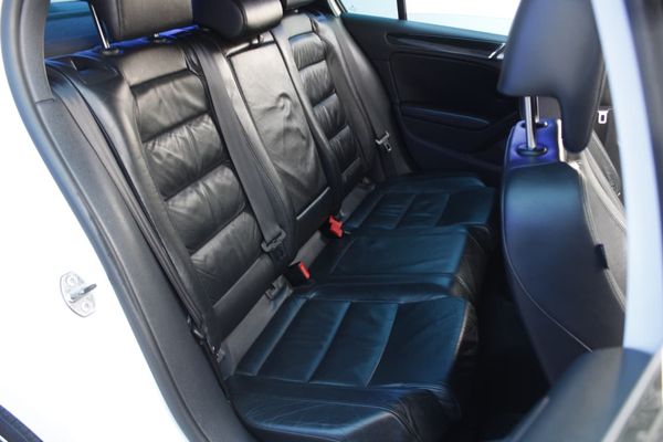 2012-Volkswagen-Golf-VI-GTI-20-TSI-Auto image:16