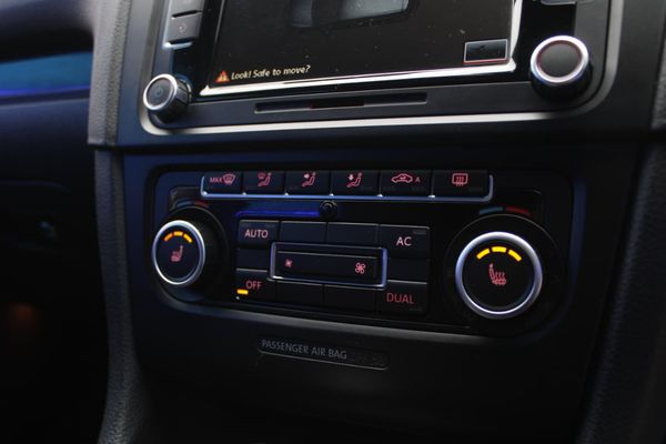 2012-Volkswagen-Golf-VI-GTI-20-TSI-Auto image:18