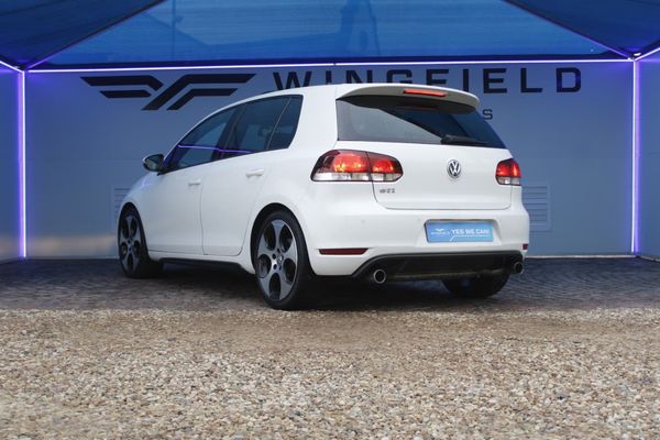2012-Volkswagen-Golf-VI-GTI-20-TSI-Auto image:3