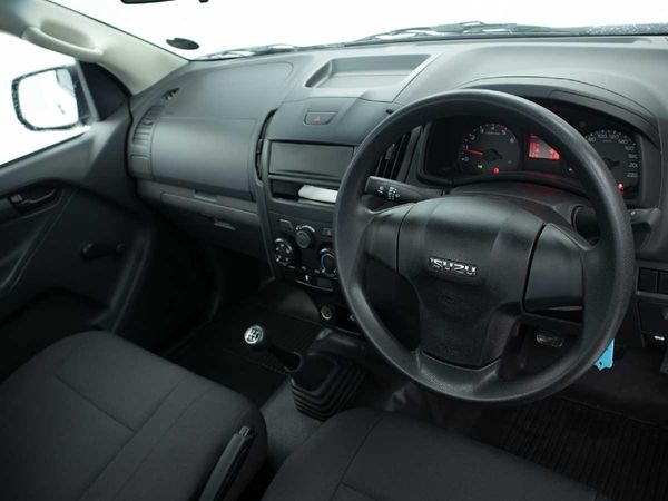 2026-Isuzu-D-Max-250C-Fleetside-Single-Cab image:7