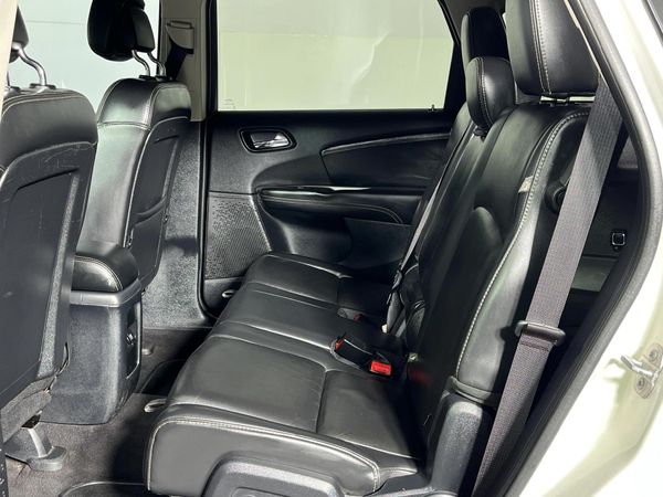 2015-Dodge-Journey-36-V6-Crossroad image:3