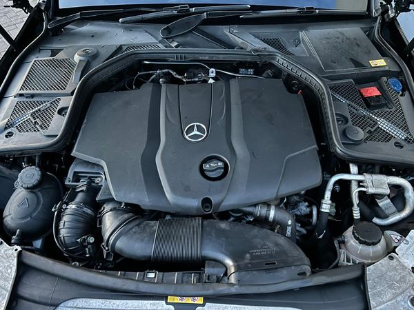 2015-Mercedes-Benz-C-Class-C-220-Bluetec-Exclusive-Auto image:11