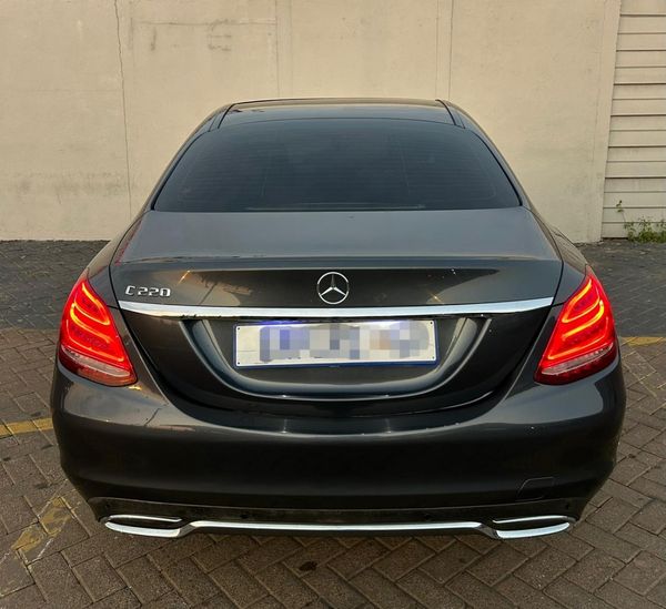 2015-Mercedes-Benz-C-Class-C-220-Bluetec-Exclusive-Auto image:3