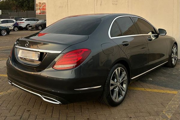 2015-Mercedes-Benz-C-Class-C-220-Bluetec-Exclusive-Auto image:4
