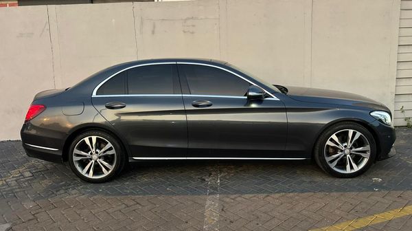 2015-Mercedes-Benz-C-Class-C-220-Bluetec-Exclusive-Auto image:5