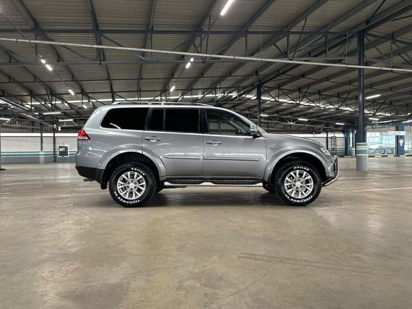 2016-Mitsubishi-Pajero-Sport-25D-4x4-Auto image:9