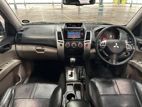 2016-Mitsubishi-Pajero-Sport-25D-4x4-Auto image:11