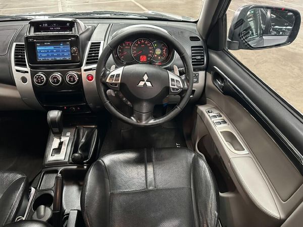 2016-Mitsubishi-Pajero-Sport-25D-4x4-Auto image:12